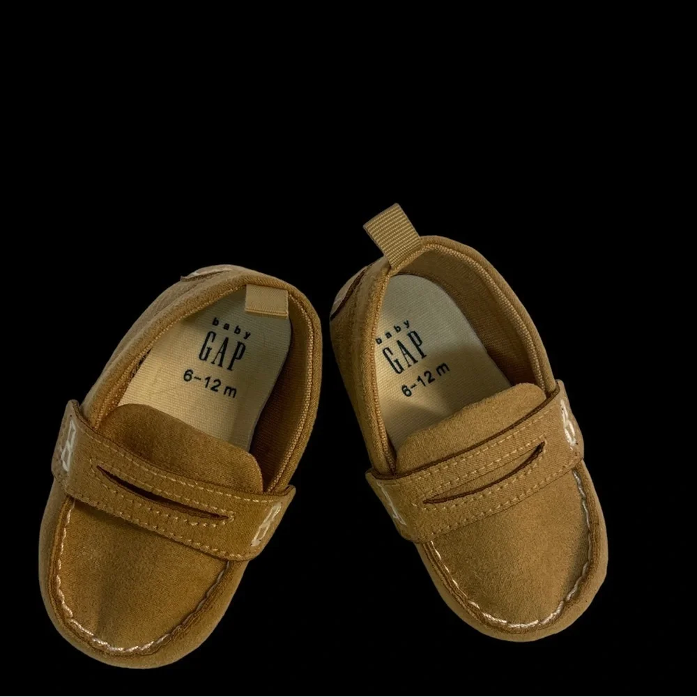 BABY GAP tan moccasin penny loafer size 6 - 12 months
